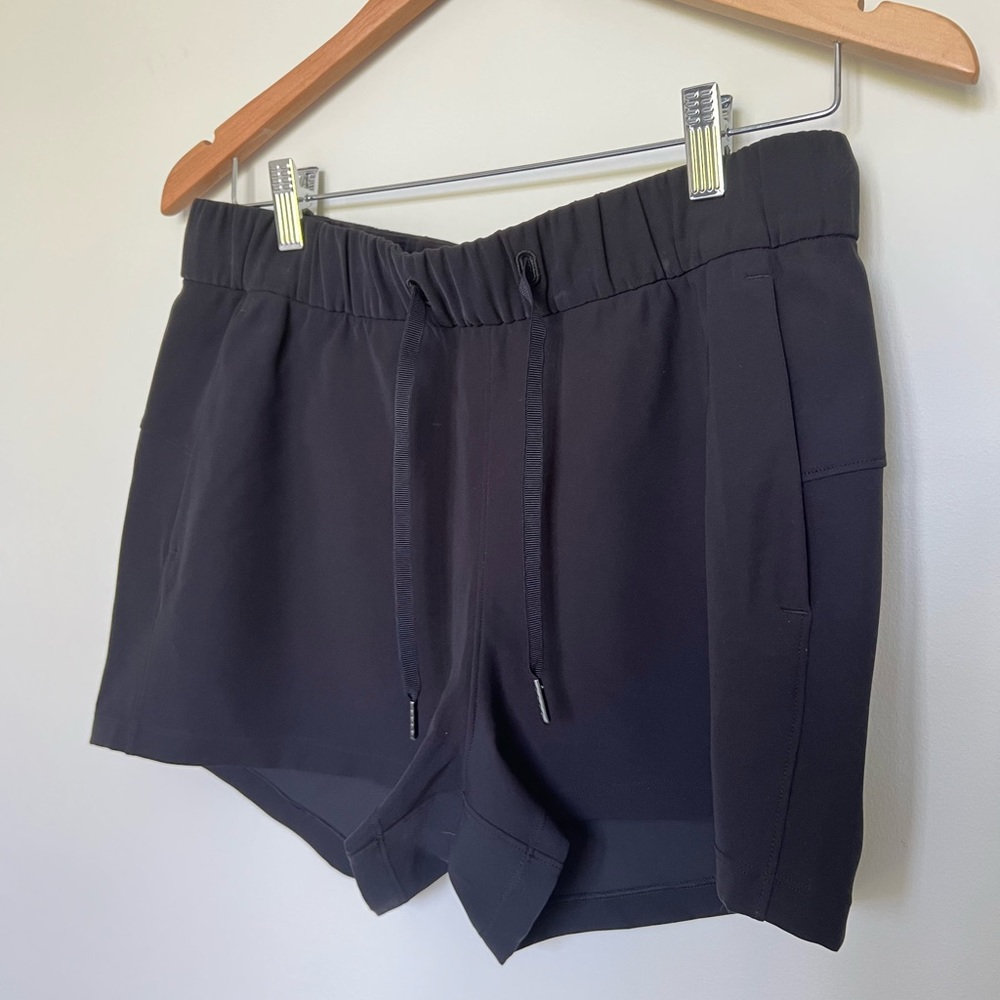 NWOT LULULEMON STRETCH SHORT